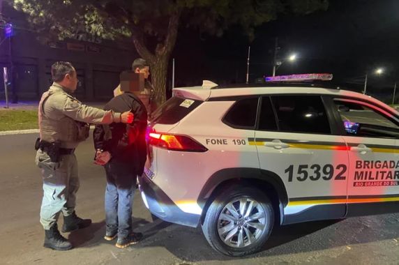 Mulher é esfaqueada pelo companheiro em Canoas; suspeito foi preso após fugir