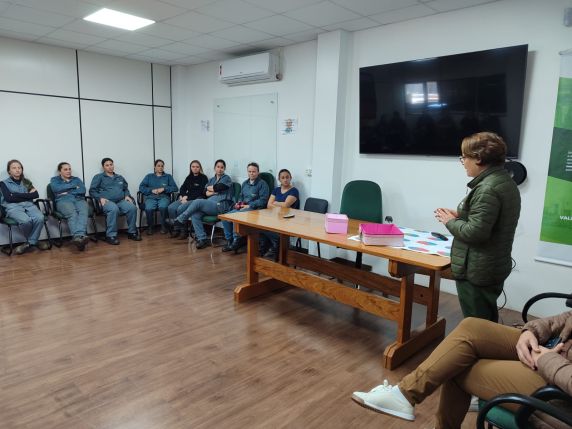 Equipe apresentou às colaboradoras o trabalho que vem sendo desenvolvido no município e os serviços disponibilizados