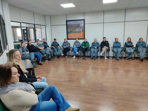 Equipe apresentou às colaboradoras o trabalho que vem sendo desenvolvido no município e os serviços disponibilizados