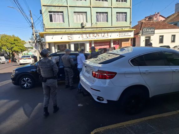 Colisão entre T-Cross e BMW é registrada no Centro de Ijuí - foto 3