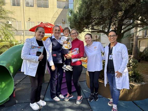 Ação de voluntários torna mais leve a internação de crianças na Pediatria do Vida & Saúde - foto 2