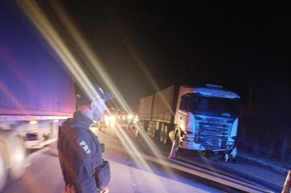 Motociclista morre em colisão frontal com carreta na BR-293, em Pinheiro Machado