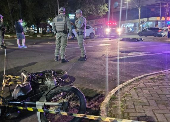 Outra moto, que também era acompanhada pela BM acabou fugindo