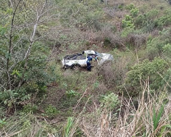 Fiat Strada sai da pista e cai em ribanceira no Trevão, em Palmeira das Missões