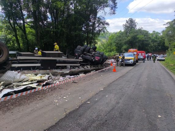 Acidente ocorreu na manhã deste domingo (20), entre Concórdia e Seara; motorista era morador de Concórdia e morreu no local