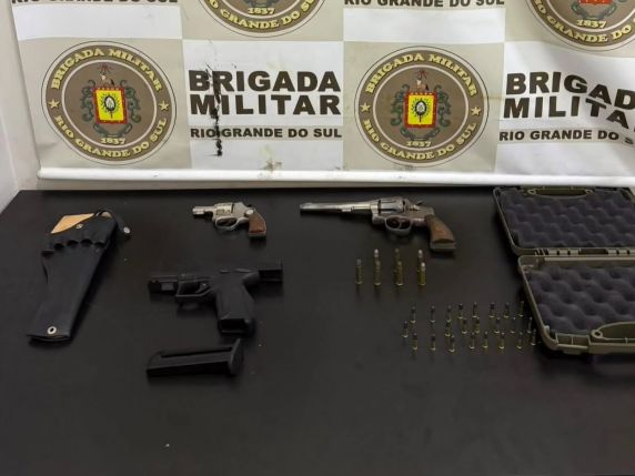 Operação também resultou na apreensão de uma sétima arma, munições e um veículo, além da prisão de um homem