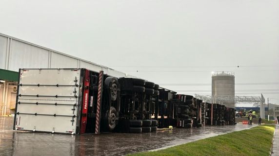 Temporal causa alagamentos, destelhamentos e transtornos em várias cidades do RS - foto 2