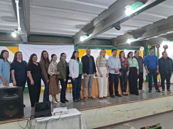 Iniciativa incentiva estudantes a recolher garrafas PET e plástico flexível; escolas receberão recursos conforme o volume arrecadado