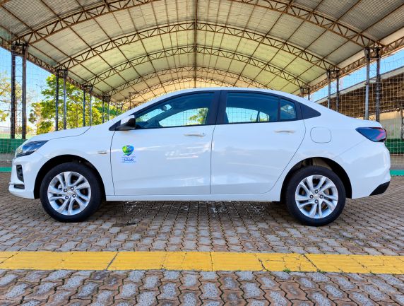 Automóvel foi adquirido com recursos de emenda parlamentar e será incorporado à frota da Secretaria Municipal de Saúde