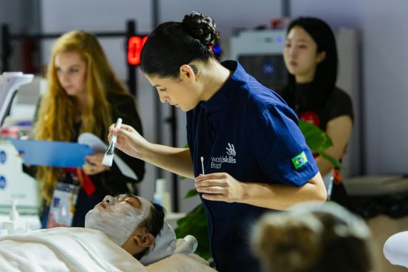 Com horas de competição acumuladas, representantes do Senac-RS chegam à reta decisiva das provas em Shanghai