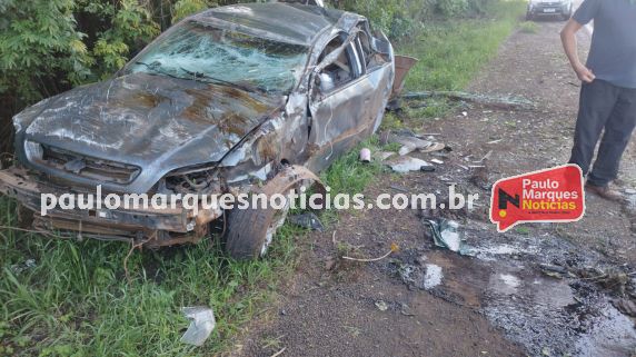 Acidente ocorreu no início da manhã deste sábado (26), na localidade de Flor da Serra; vítimas foram socorridas pelos Bombeiros e pelo Samu