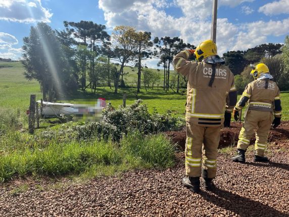 Planador cai em propriedade rural no interior de Getúlio Vargas - foto 2