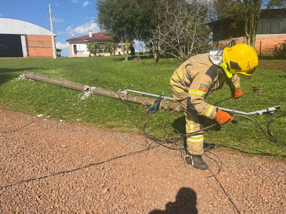 Planador cai em propriedade rural no interior de Getúlio Vargas - foto 4