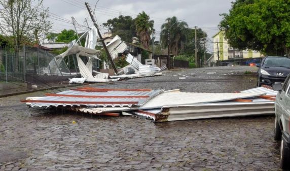 Temporal causa estragos em Panambi e mobiliza equipes de emergência