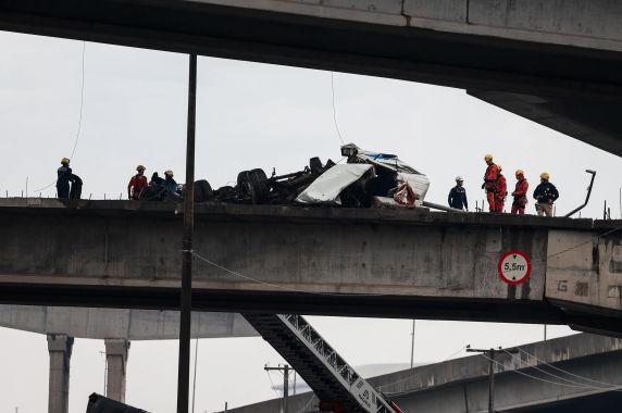 Acidente em alça da nova ponte do Guaíba deixa duas pessoas mortas na freeway, em Porto Alegre