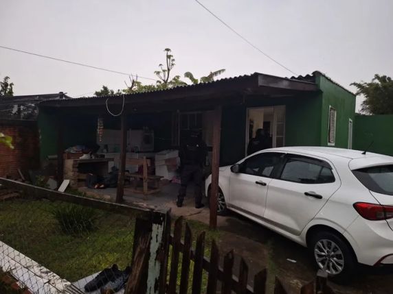 Caso aconteceu em Porto Alegre. Suspeitos foram localizados em Cachoeirinha, na Região Metropolitana