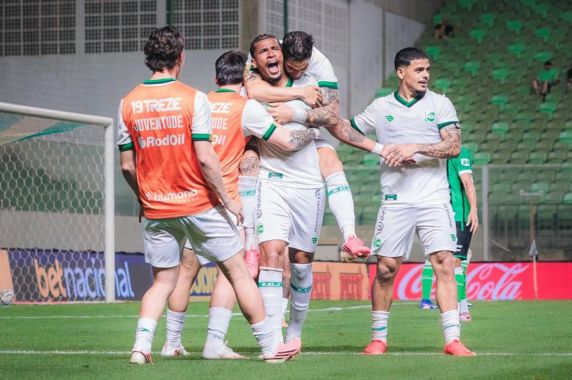 Equipe alviverde não teve boa atuação, mas conseguiu o resultado positivo na Arena Independência