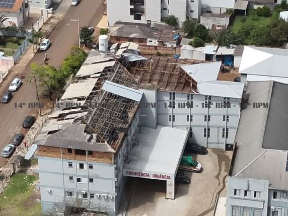 Vendaval atingiu a cidade entre a noite de segunda-feira e a madrugada de terça; inauguração de obras prevista para o dia 29 foi cancelada