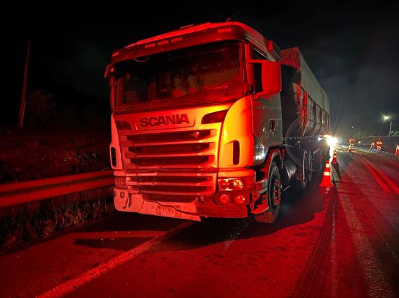 Grave acidente na BR-386 deixa três feridos e provoca mais de 20 km de congestionamento - foto 4