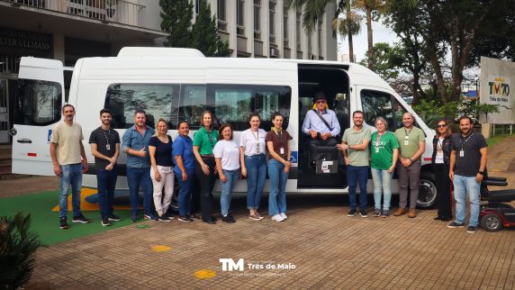 Veículo será utilizado no transporte de idosos atendidos pelos serviços da Secretaria de Desenvolvimento Social e Habitação