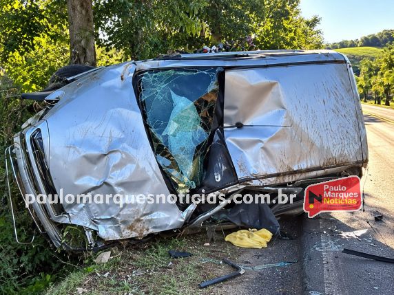 Sérgio Majolo, de 60 anos, morreu após o carro sair da pista, atingir uma árvore e capotar na localidade de Linha 12