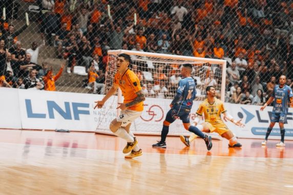 Equipe laranja já havia vencido o duelo de ida, por 4 a 1 e, neste sábado (3) confirmou a vaga ao aplicar 2 a 1, em Carlos Barbosa