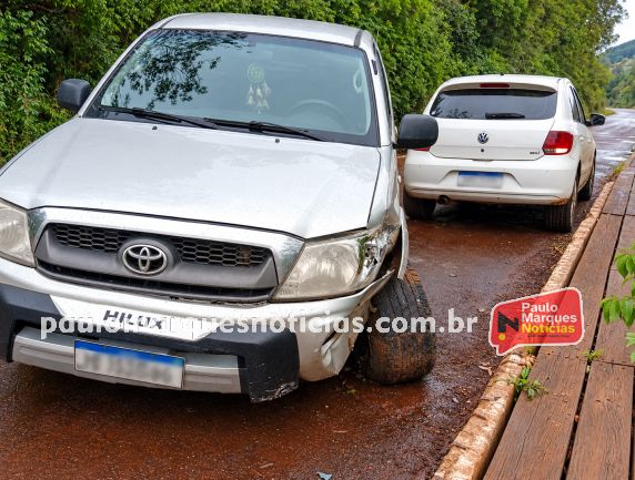 Acidente ocorreu na tarde desta segunda-feira (5), em trecho onde a ponte é estreita e permite a passagem de veículos em apenas um sentido por vez