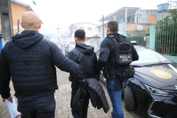 São cumpridos nove mandados de prisão preventiva e 10 de busca e apreensão