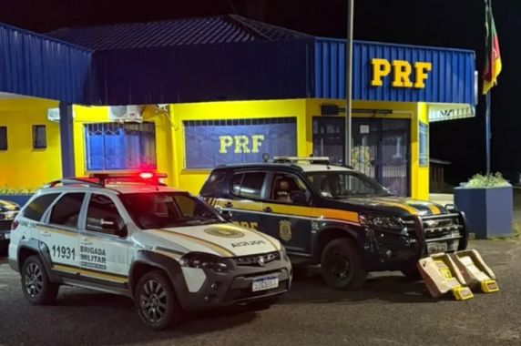 Droga estava no bagageiro de um Hyundai HB20; motorista abandonou o veículo e fugiu para uma área de mata