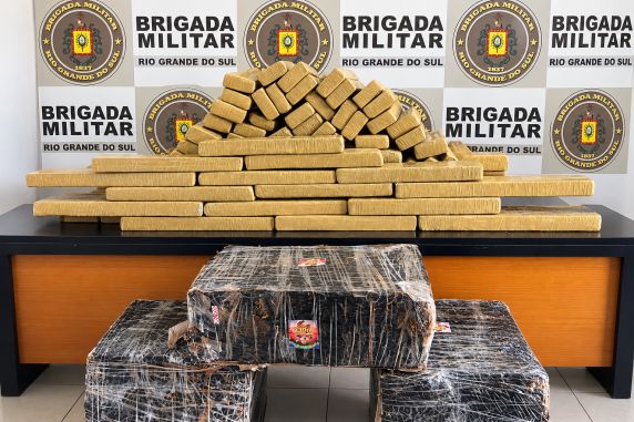 Droga foi localizada nas proximidades de um VW Polo abandonado após uma tentativa de abordagem no bairro Dona Júlia