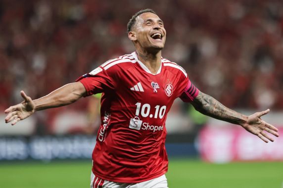 Vitinho, aos 41 segundos, e Alan Patrick, no segundo tempo, marcaram os gols colorados. André descontou para os paulistas
