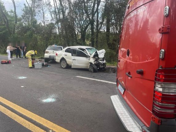 Duas pessoas morrem após grave acidente na ERS-135, entre Getúlio Vargas e Erechim - foto 2