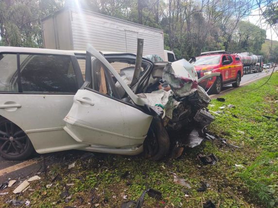 Duas pessoas morrem após grave acidente na ERS-135, entre Getúlio Vargas e Erechim - foto 4