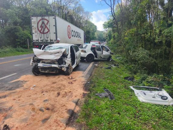 Duas pessoas morrem após grave acidente na ERS-135, entre Getúlio Vargas e Erechim - foto 3