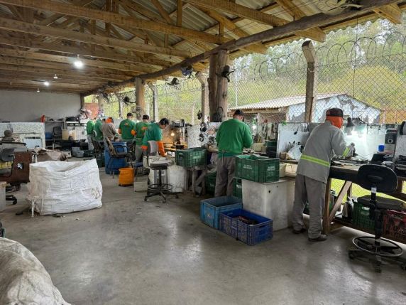 Em 12 meses, iniciativa do Ministério Público do Rio Grande do Sul instalou 938 ecopontos em 46 municípios, promovendo a reciclagem, a inclusão social e a ressocialização de apenados.