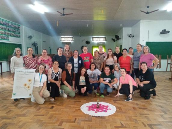 Prática Integrativa e Complementar em Saúde é disponibilizada pela Secretaria Municipal de Saúde e incentiva o movimento, a convivência e o fortalecimento de vínculos