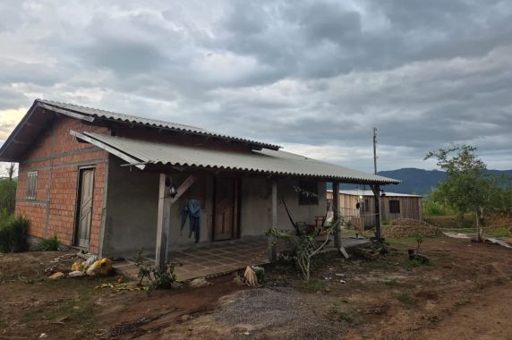 Até sexta-feira, 10 pessoas prestaram depoimento. Patrícia Cristina Pereira, 31 anos, e Karolayne Cristina Costa, 13, foram assassinadas na casa em que residiam no último dia 28 de setembro