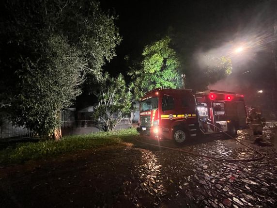 Incêndio destrói residência de 120 metros quadrados em Santa Rosa; polícia investiga suspeita de ação criminosa - foto 4
