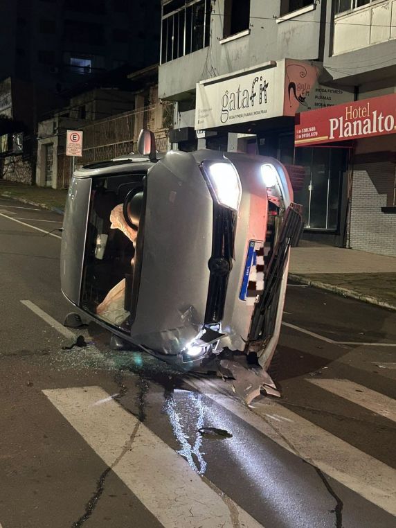Colisão entre dois carros seguida de tombamento deixa cinco pessoas feridas em Soledade - foto 2
