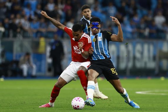 Colorado abriu o placar com gol de Vitinho; Tricolor, que reclamou de pênalti não marcado, igualou com Wallace