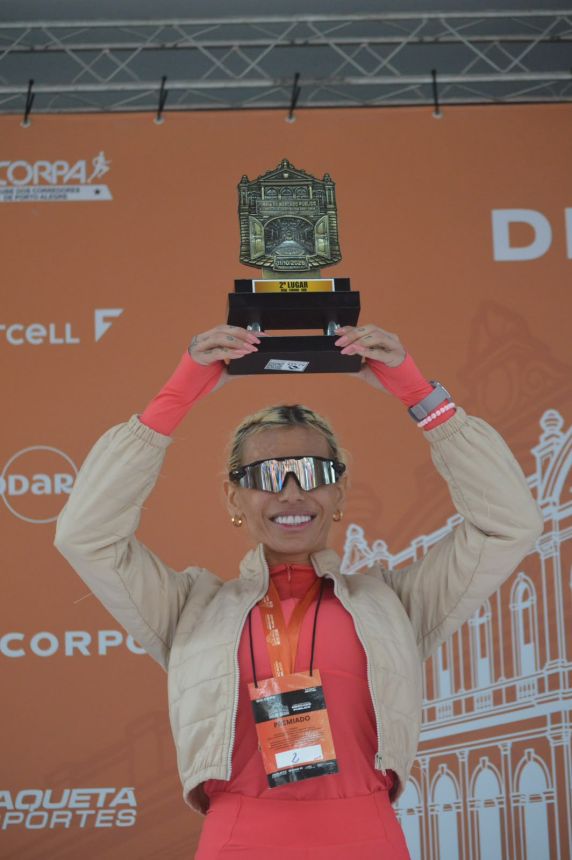 Atleta de Três de Maio conquista segundo lugar geral feminino em prova de 10 km em Porto Alegre - foto 2