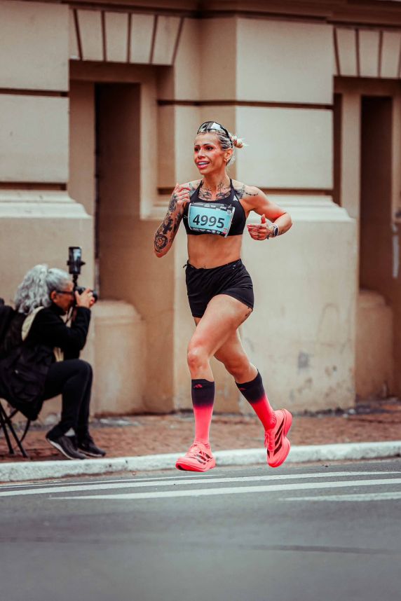 Atleta de Três de Maio conquista segundo lugar geral feminino em prova de 10 km em Porto Alegre - foto 3
