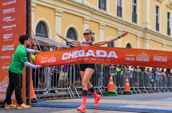 Bruna Lisarrassa se destacou entre as participantes da competição, que reuniu aproximadamente 5 mil atletas de sete estados brasileiros neste domingo (11).