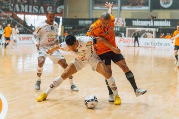 O jogo de volta será em Erechim, no dia 24, às 20h30min. Time laranja precisa vencer no tempo normal e na prorrogação para chegar na semifinal