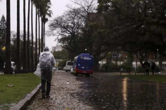 Alerta amarelo do Inmet prevê rajadas de vento de até 60 km/h e possibilidade de granizo em parte do Estado