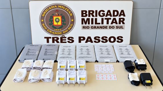 Suspeito foi abordado nas proximidades do Presídio Estadual com sete celulares, 34 chips telefônicos e oito carregadores.