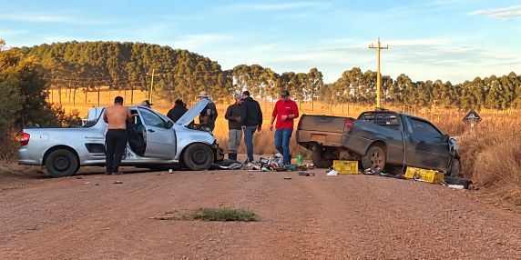 Acidente envolvendo uma caminhonete Montana e uma Saveiro ocorreu na tarde desta segunda-feira (19); vítima fatal tinha 34 anos