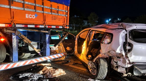 Acidente ocorreu na noite desta terça-feira (20), em trecho de obras da rodovia. Ocupantes dos veículos foram socorridos e encaminhados para atendimento médico em hospitais da região.