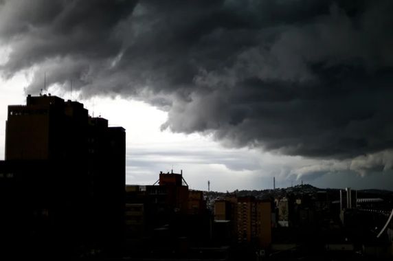 Alerta amarelo do Inmet prevê até 50 mm de chuva, ventos de 60 km/h e chance de granizo