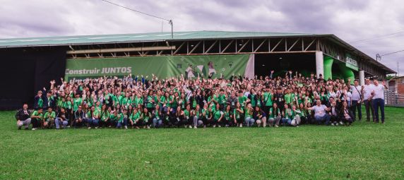 Cerca de 400 estudantes das 11 Cooperativas Escolares apoiadas pela Sicredi Confiança participaram do 4º Intercoop, realizado no Parque de Exposições de Três de Maio.
